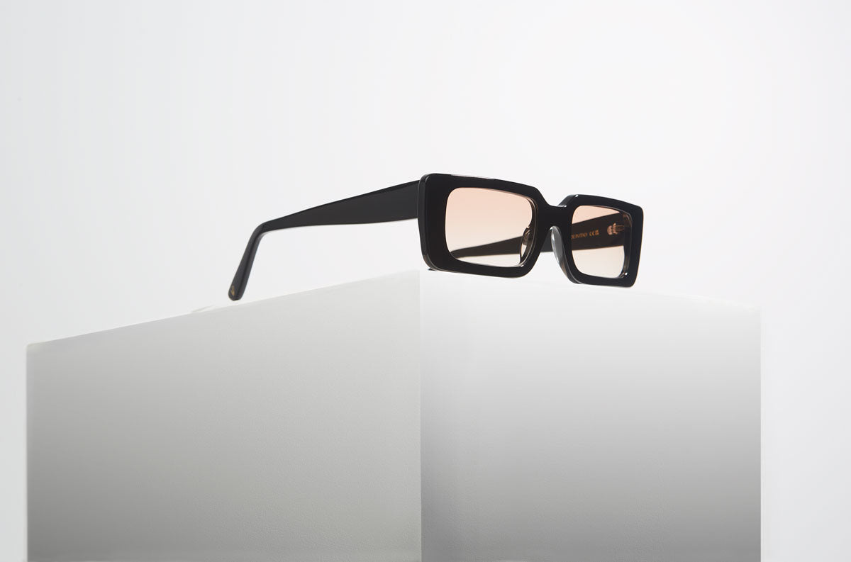 REI SUNGLASSES - BLACK/GRADIENT ROSE